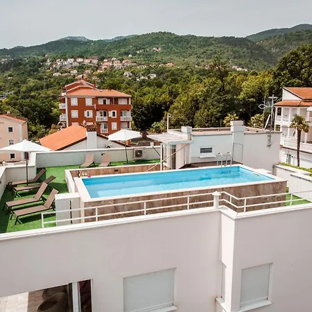 Lui With Rooftop Swimming Pool Apartment *